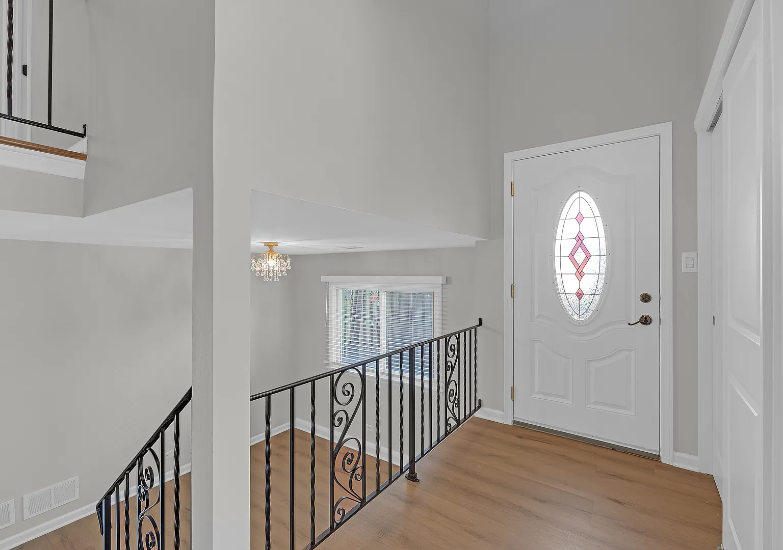 3 bed, 1300 sqft, $2,950 — Photo 3