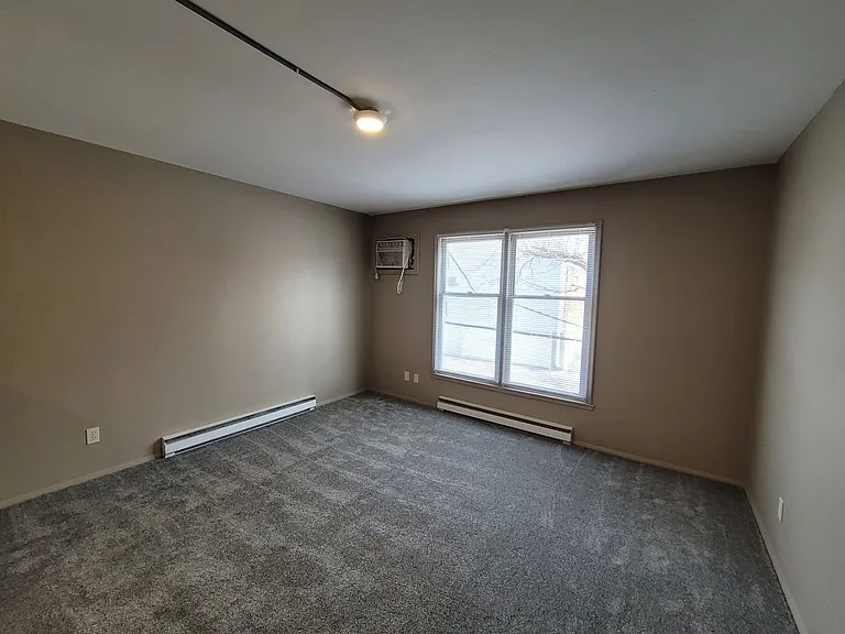 3027 Park Terrace Dr — Photo 2