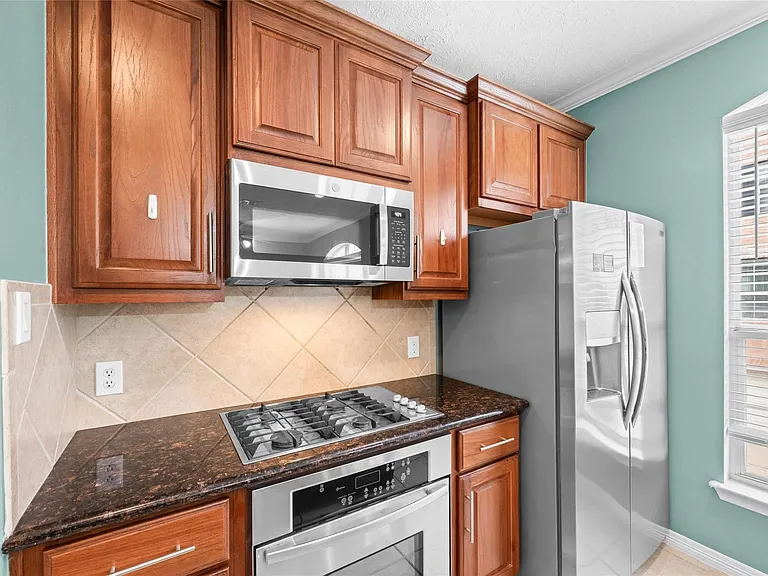 3410 Skyline Village Dr — Photo 25