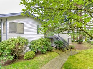 11727 NE 80th St APT B4, Kirkland, WA 98033