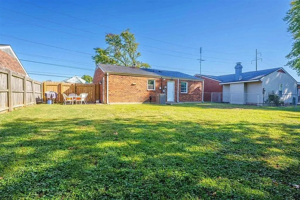 3 bed, 1160 sqft, $1,550 — Photo 3