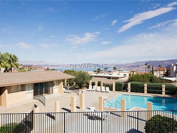 3rd image of 521 Greenbriar Pl #0