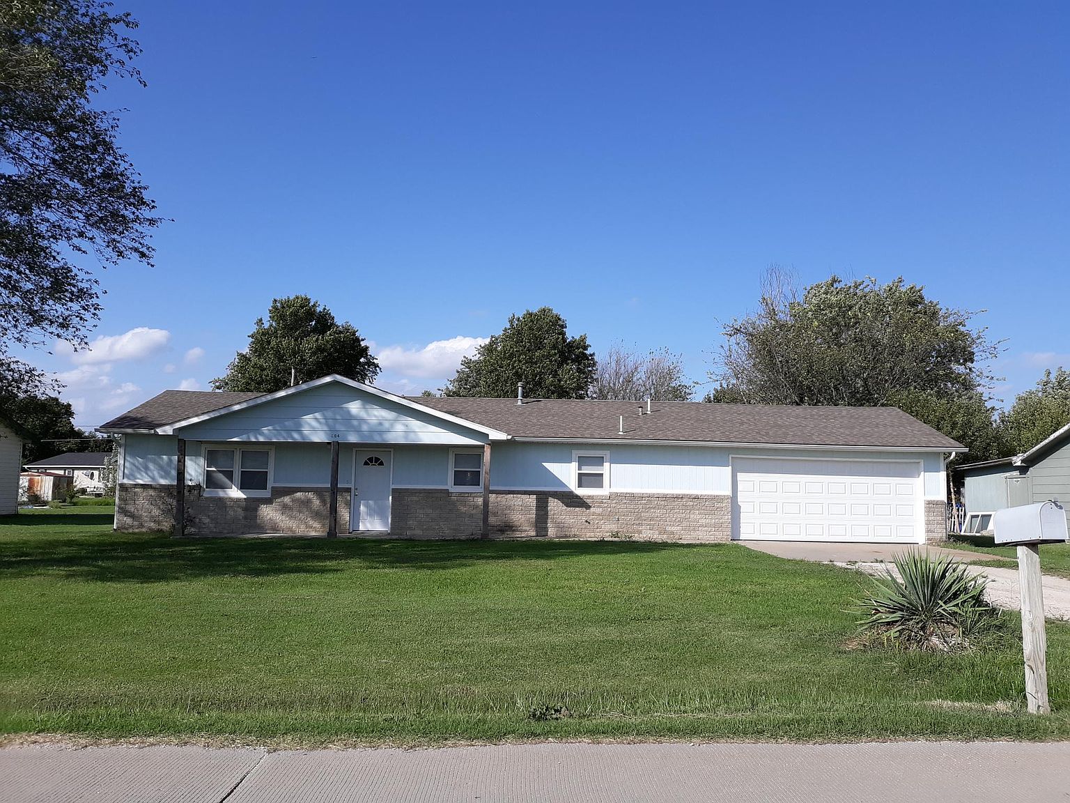 504 Kansas Ave, Iola, KS 66749 Zillow