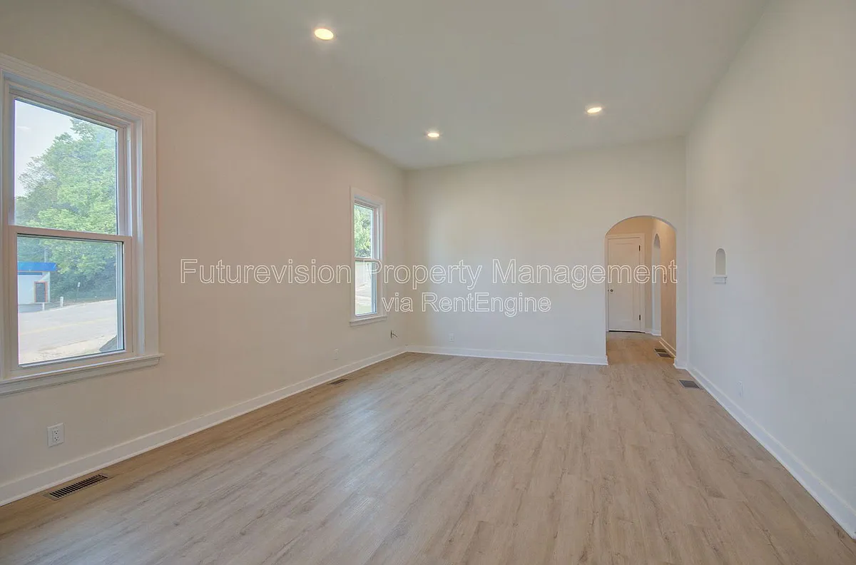 Building Photo - 1302 S State St #1
