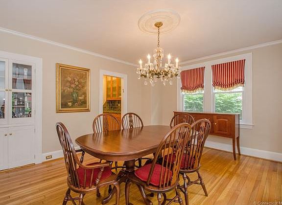 A dining room for all occas...