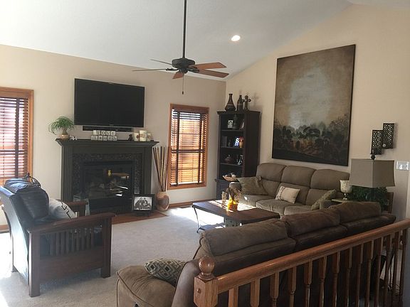 5th image of 22 Amaryllis Ln