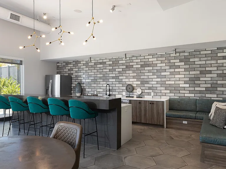 Mylo Santa Clara — Photo 25