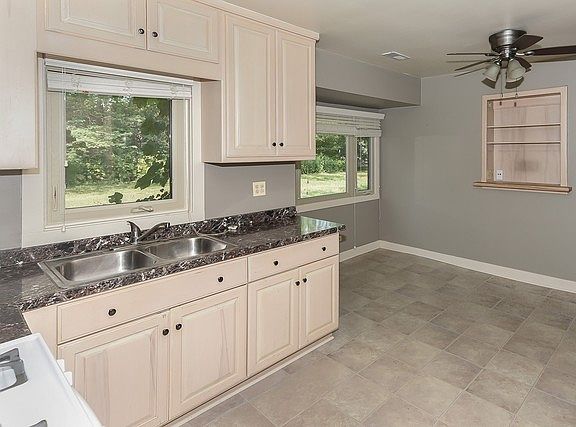 5th image of 522 N Vista Ave