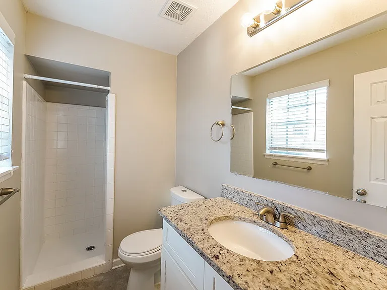 1920 Croydon Cir — Photo 12