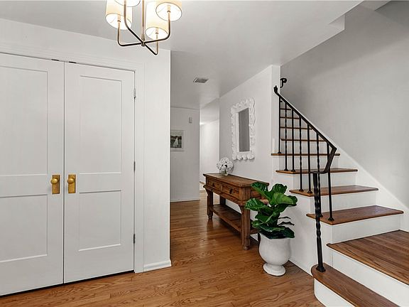 5th image of 793 Elm Spring Rd