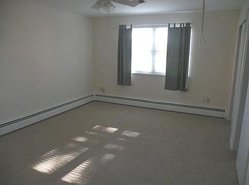 5th image of 30 Pleasant Dr APT 10