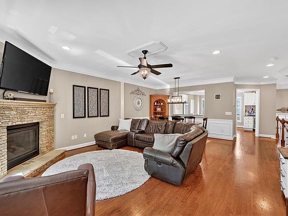 5th image of 3574 Seymour Dr