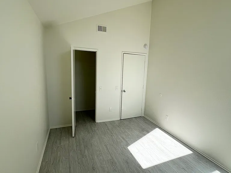 4842 King Cir #A — Photo 11