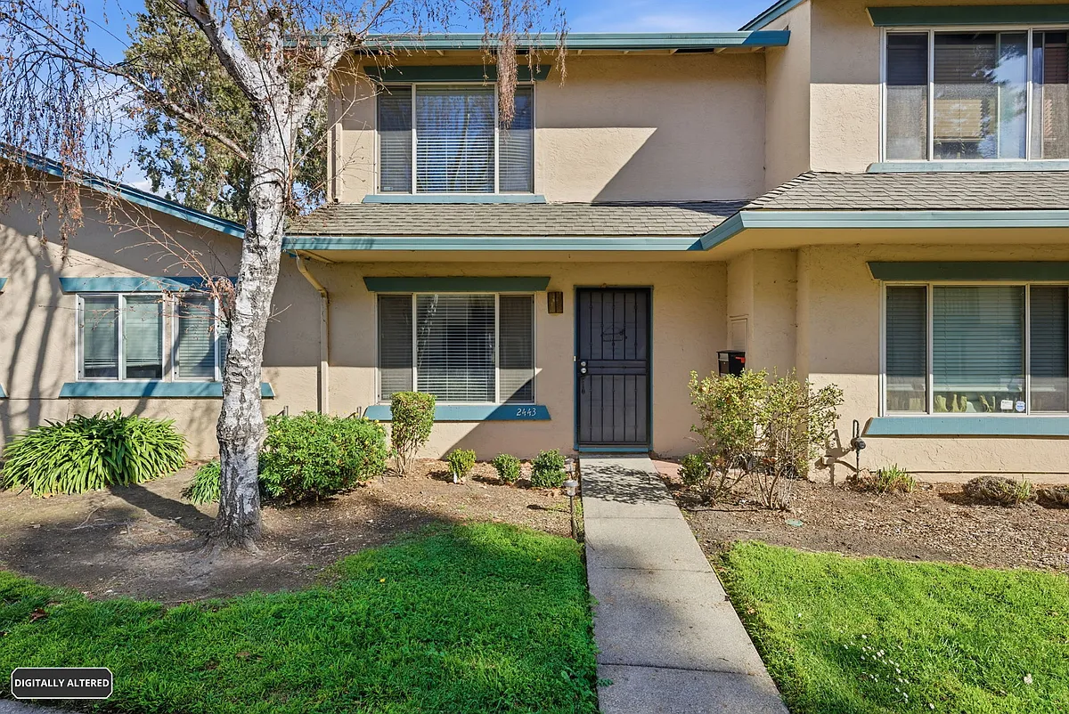Building Photo - 2443 Oliver Dr