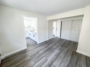 21 1/2 Roycroft Ave, Long Beach, CA 90803