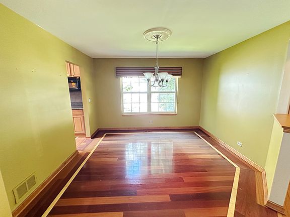 4th image of 285 Shipland Dr