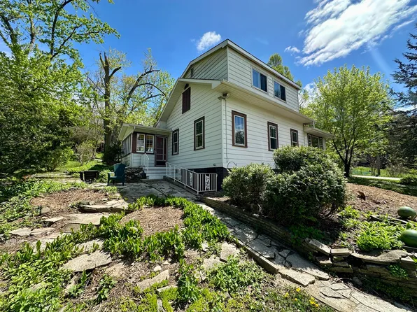 35397 N 1st Ave, Ingleside, IL 60041