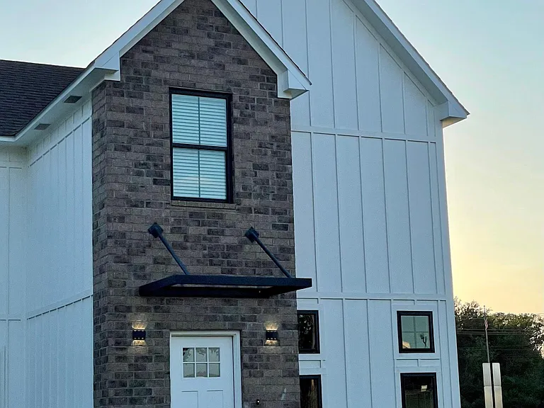 4220 Victoria Dr — Photo 3