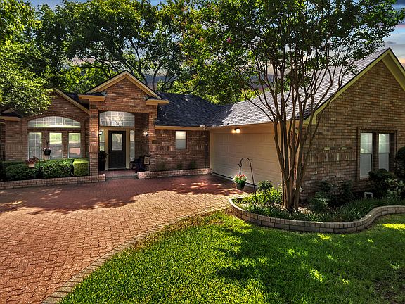 3rd image of 2016 Winding Creek Blvd