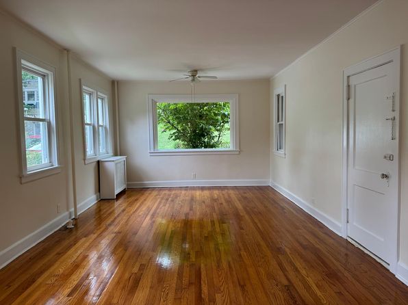 553 Ashford Ave APT 1E