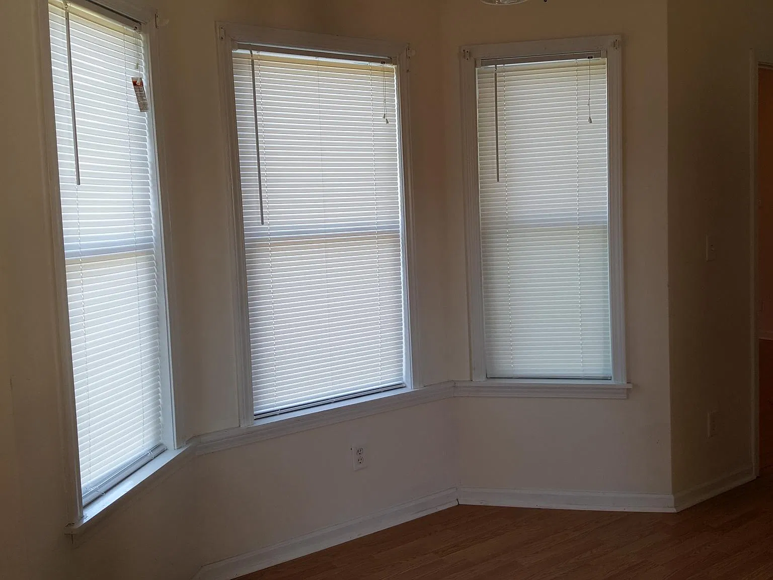 3 bed, 2300 sqft, $22,500 — Photo 4