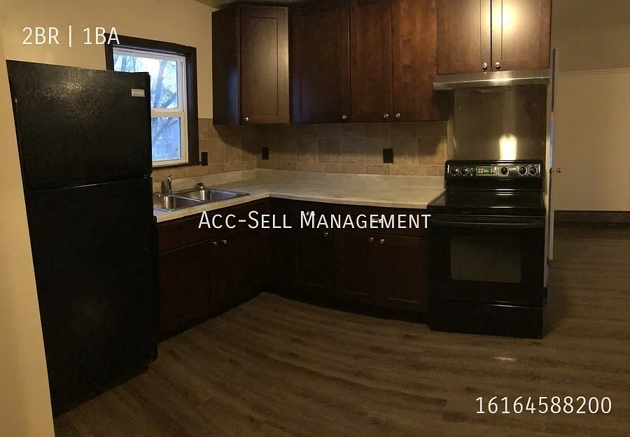 2BR/1BA Upper Apartment Near Downtown GR at 257 Gold NW #2, Grand Rapids, MI 49504 — Photo 2