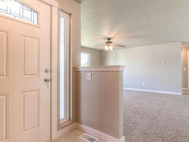 1185 E Chateau Dr — Photo 3