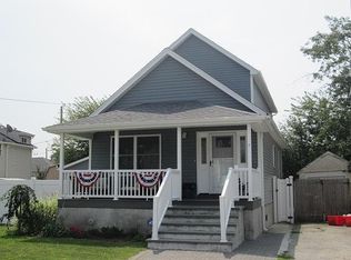 9 Truxton Rd, Island Park, NY 11558