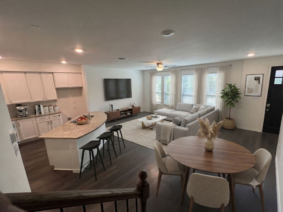 1st image of 2434 Klamath Dr