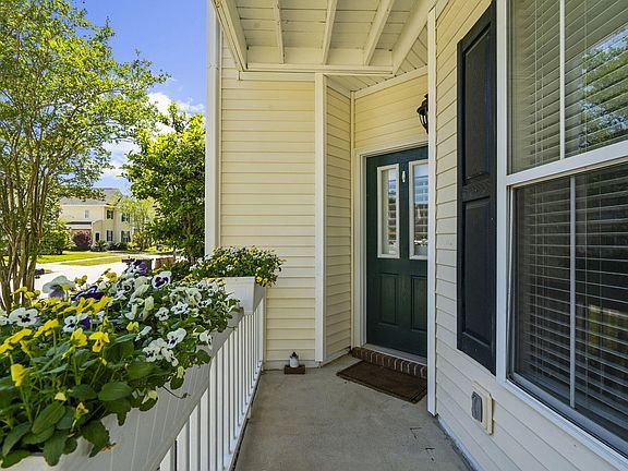 3rd image of 3225 Beaconsfield Rd