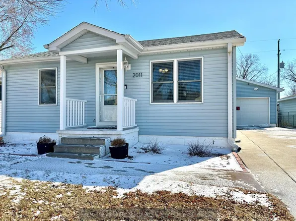2011 W 11th St, Grand Island, NE 68803