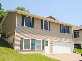 4040 Peru Rd, Dubuque, IA 52001