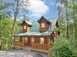 717 Ski View Ln, Sevierville, TN 37876