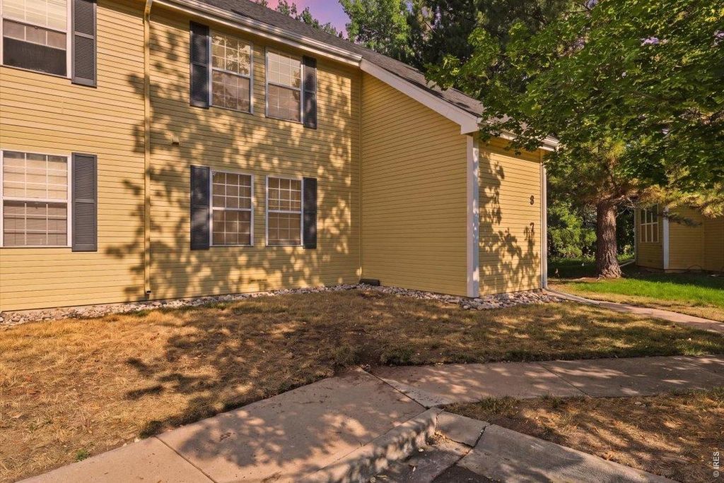 1300 W Stuart St #8