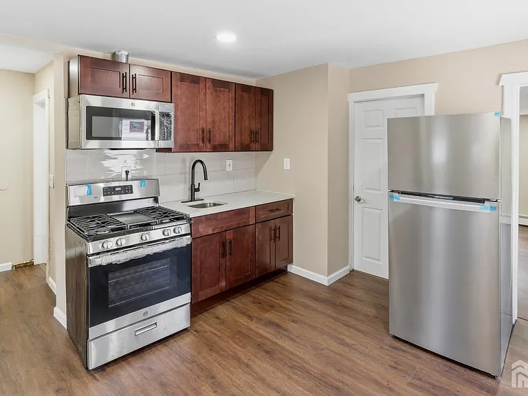 1648 Essex St #2 — Photo 8
