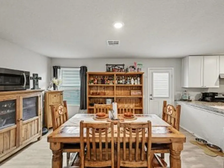 13450 Ashworth Blvd — Photo 5