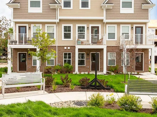 324 Jeff Keeton Dr, Hazel Park, MI 48030