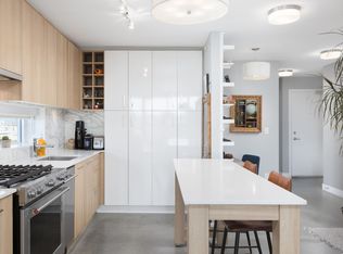 231 E Pender St #806, Vancouver, BC V6A0G3