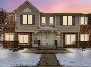 30747 Hidden Pines Ln, Roseville, MI 48066