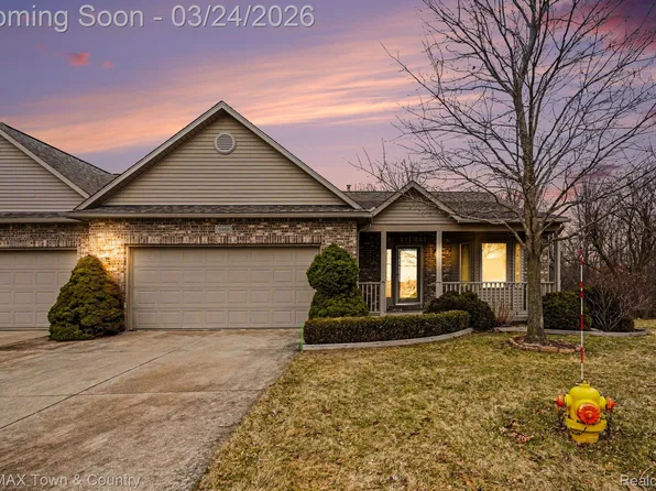 6468 Royal Club Dr, Flushing, MI 48433
