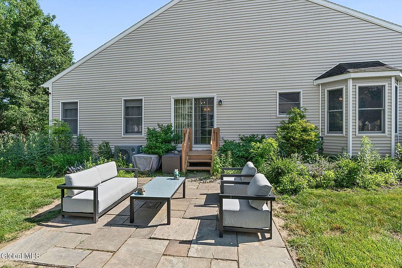 3rd image of 74 Rockrose Drive