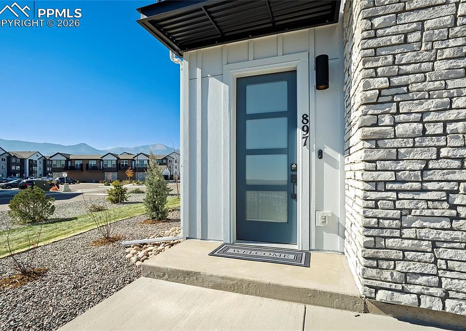 1st image of 897 Beckton Hts