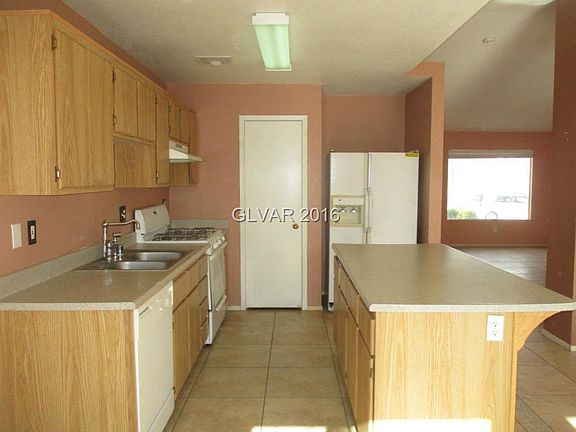 3rd image of 3005 Honeysuckle Ave