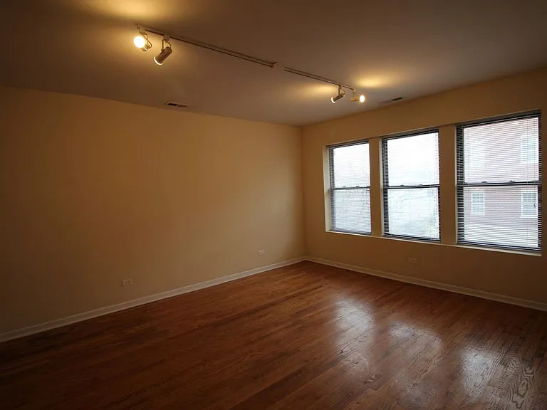 3003 W Lawrence Ave #2W — Photo 2