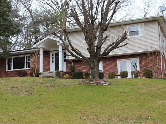 3rd image of 1307 Tanglewood Dr