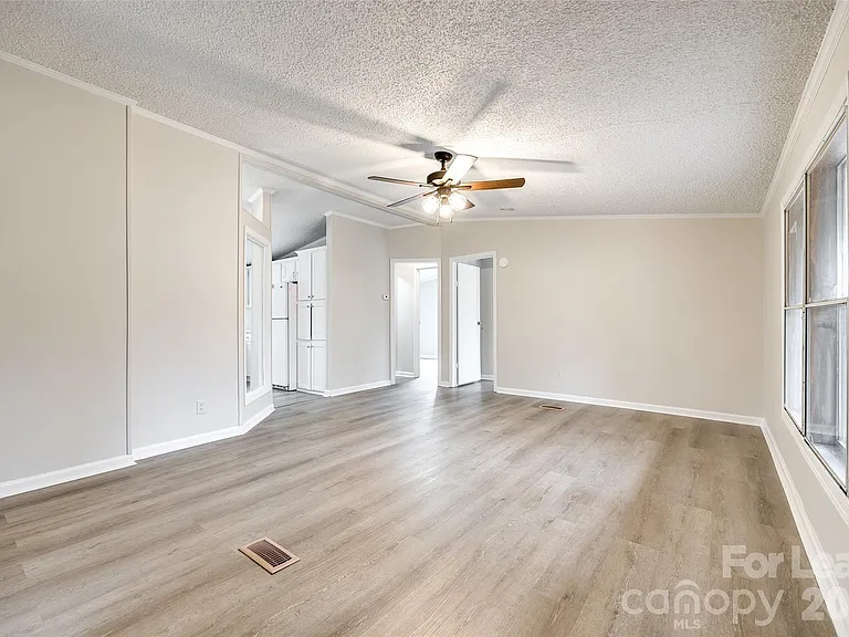 128 Summerglen Dr — Photo 5