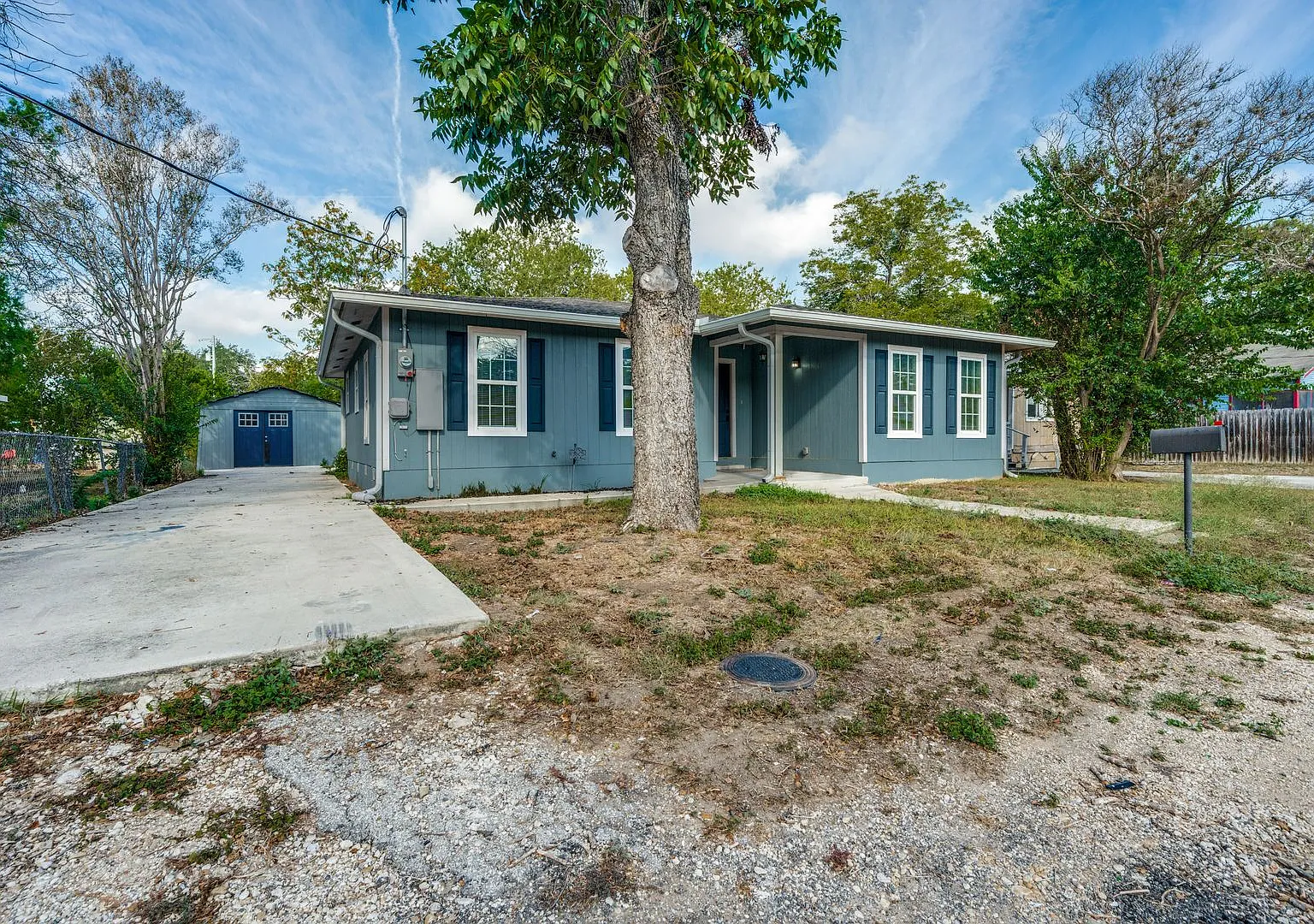 Beautiful 3 - Bedroom One Story Home in Seguin Tx — Photo 2