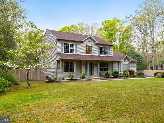 2nd image of 563 Crow Pond Rd