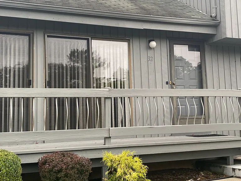 32 Linda Ln — Photo 1