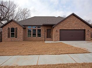 957 Piper St, Cave Springs, AR 72718